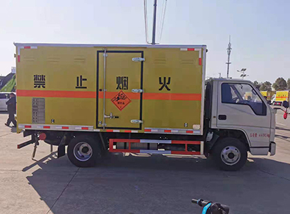 岳阳爆破器材运输车技术升级与安全合规新趋势
